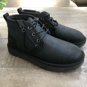 UGG Neumel Zip black chukka